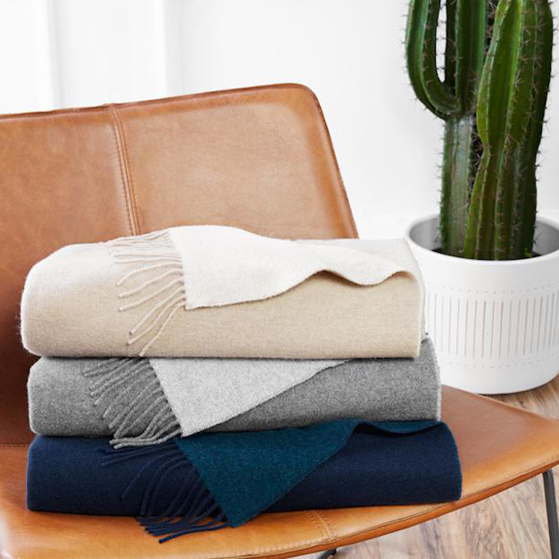 THE VERSATILITY OF THROW BLANKETS